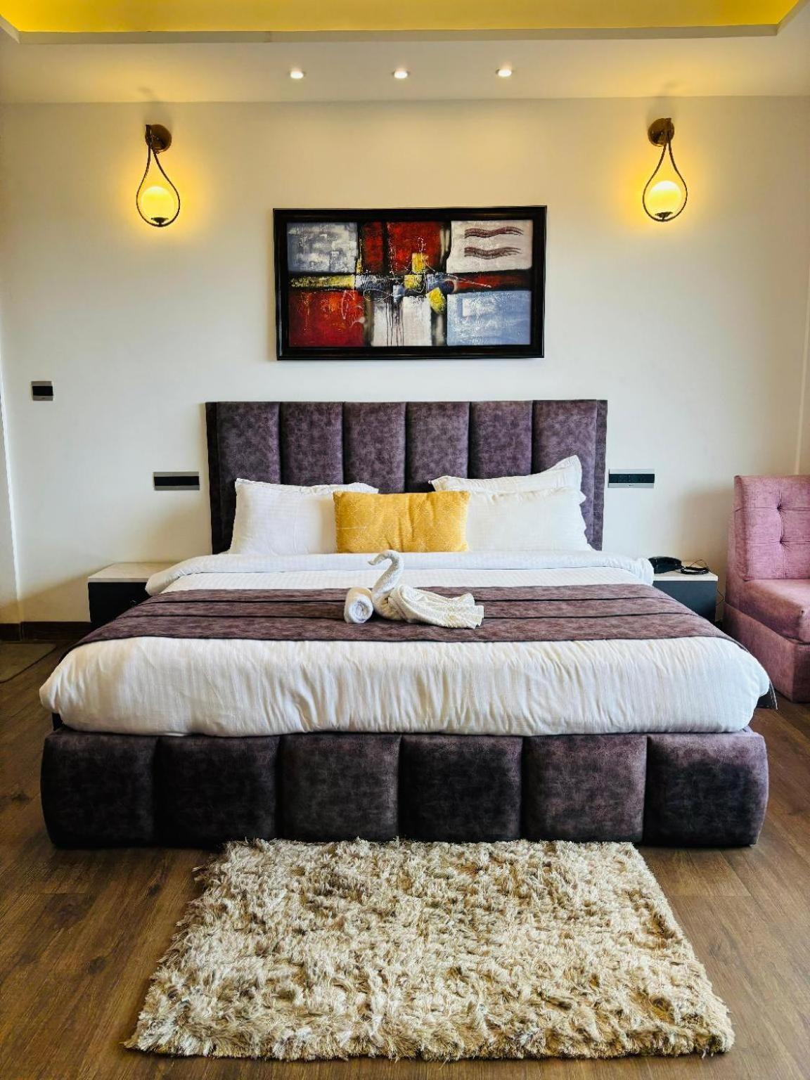 Chalet The Lookout - Luxurious At Mukteshwar