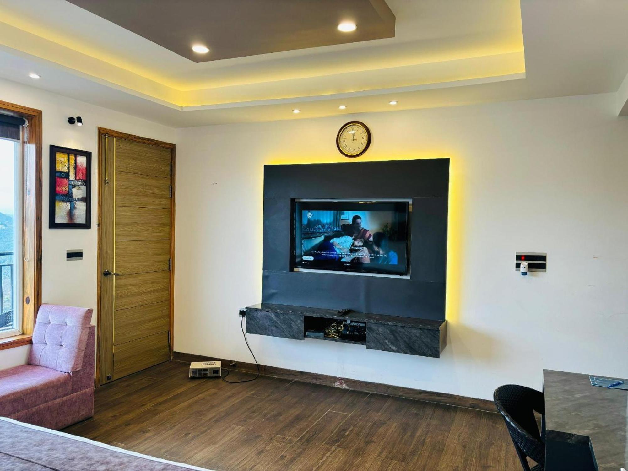 Chalet The Lookout - Luxurious At Mukteshwar